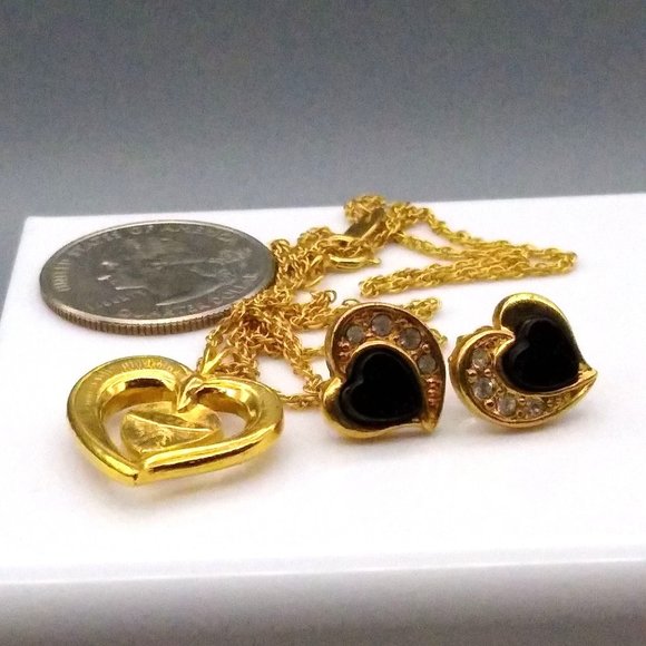 Vintage Avon Parure, Onyx and Crystal Heart Pendant Necklace and Matching Stud - Picture 6 of 7